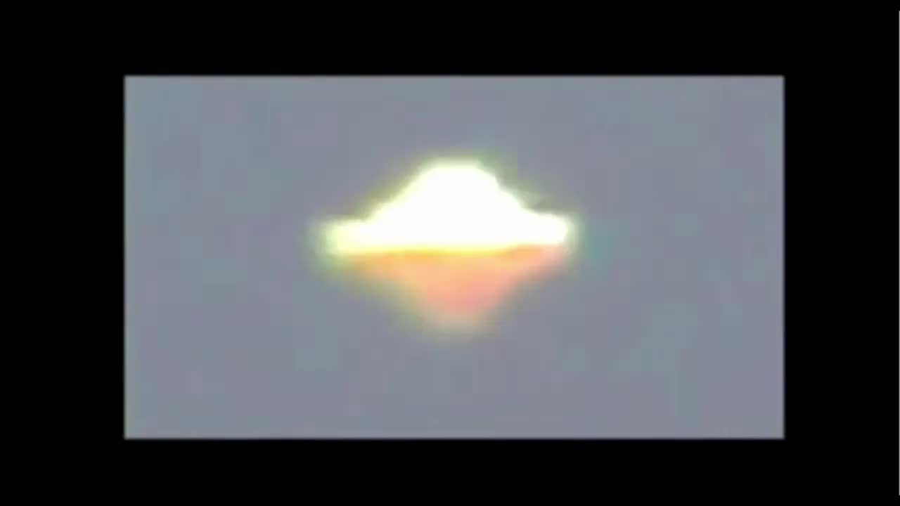 Из архива канала Астралионика: НЛО превращается в самолёт...